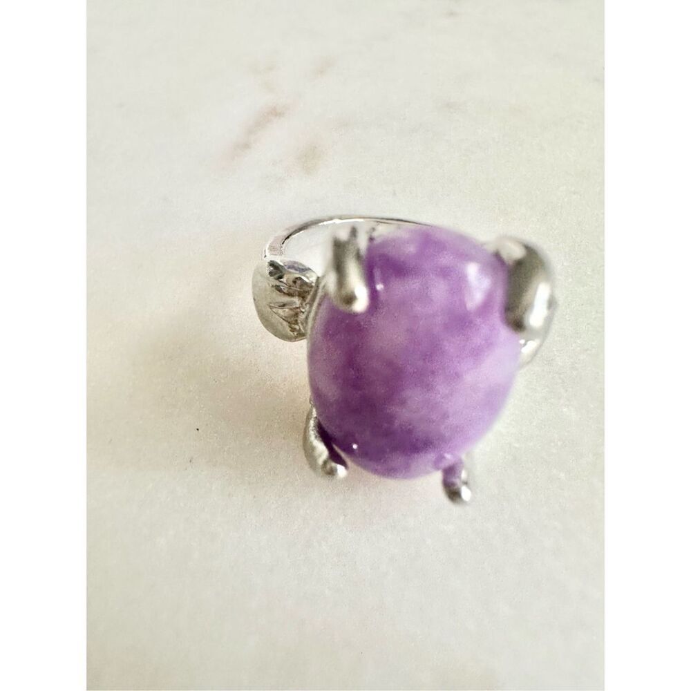 Light purple oval ring size 5 